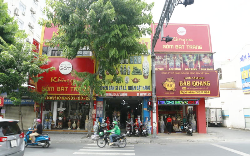 Cửa hàng gốm sứ Bát Tràng tại TP.HCM