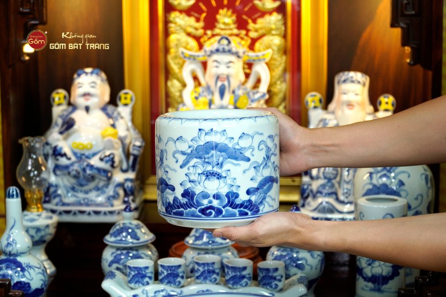 Bát hương men lam